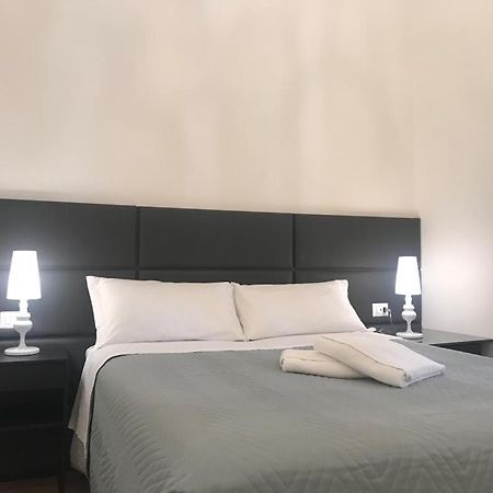 Motta Palace Apartments & Rooms Motta SantʼAnastasia Buitenkant foto