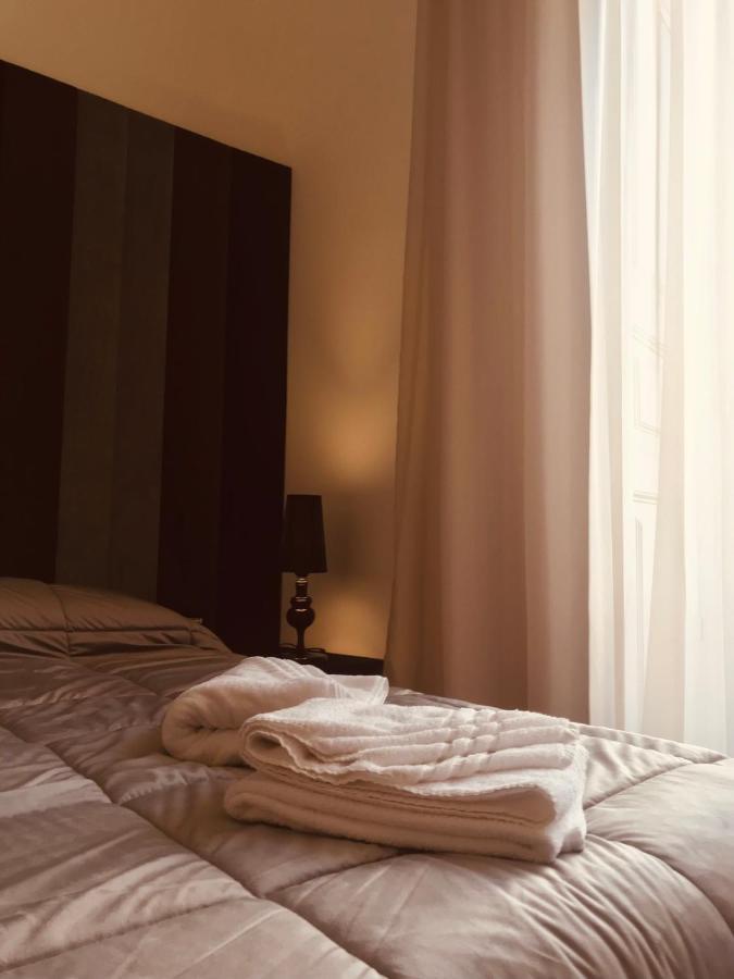 Motta Palace Apartments & Rooms Motta SantʼAnastasia Buitenkant foto