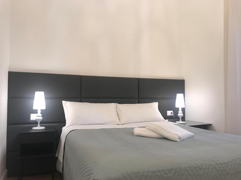 Motta Palace Apartments & Rooms Motta SantʼAnastasia Buitenkant foto