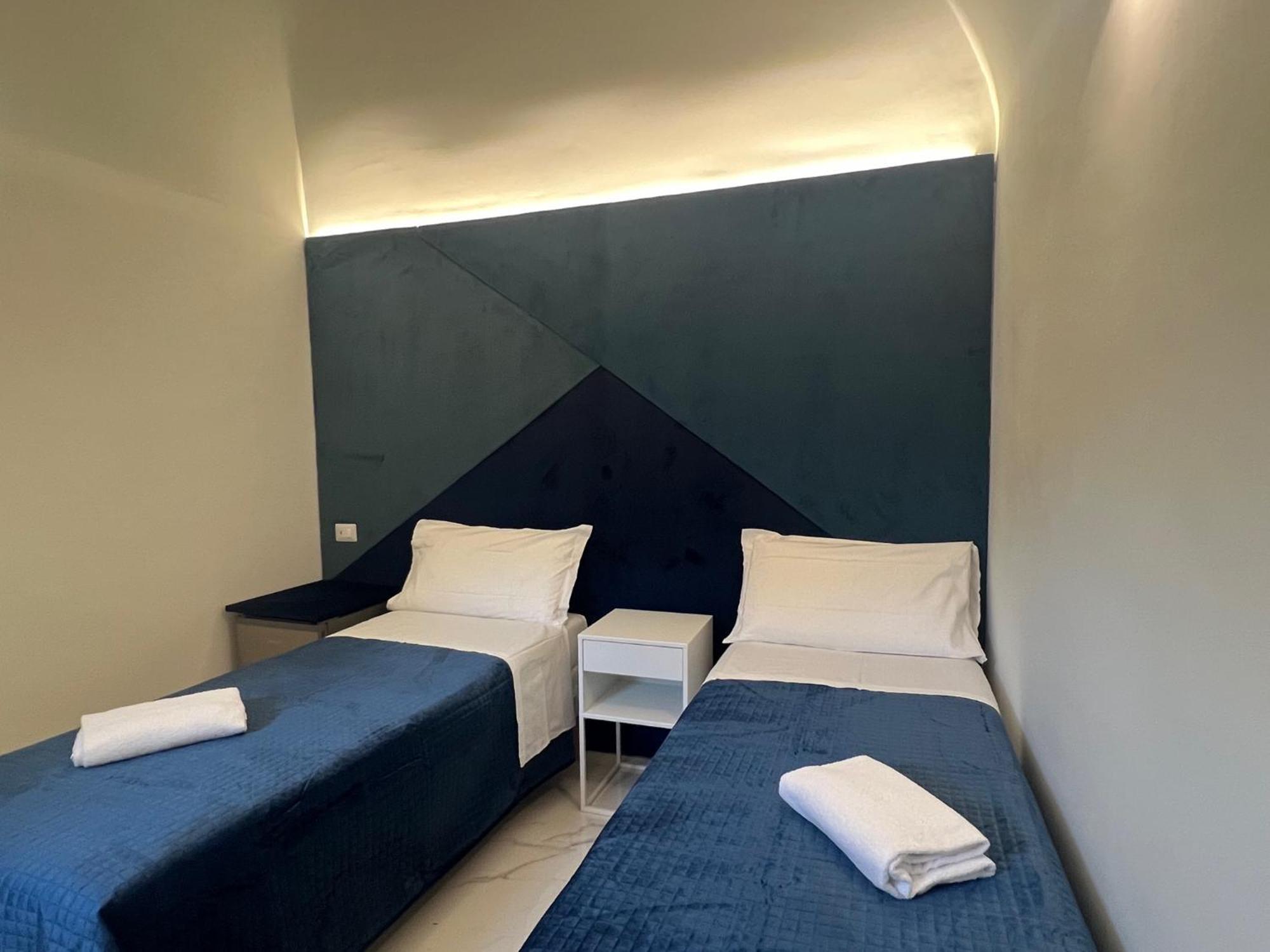 Motta Palace Apartments & Rooms Motta SantʼAnastasia Buitenkant foto