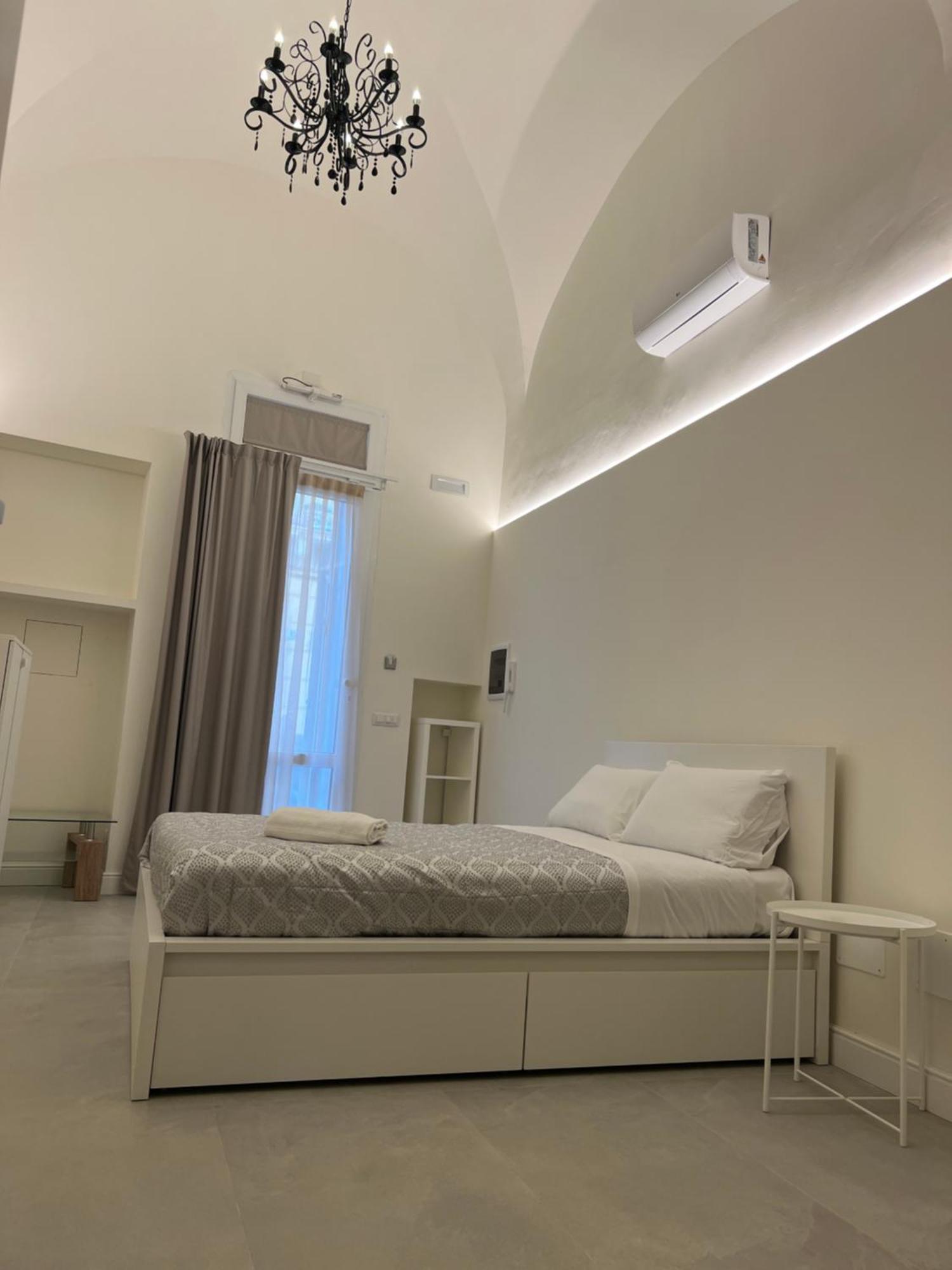 Motta Palace Apartments & Rooms Motta SantʼAnastasia Buitenkant foto