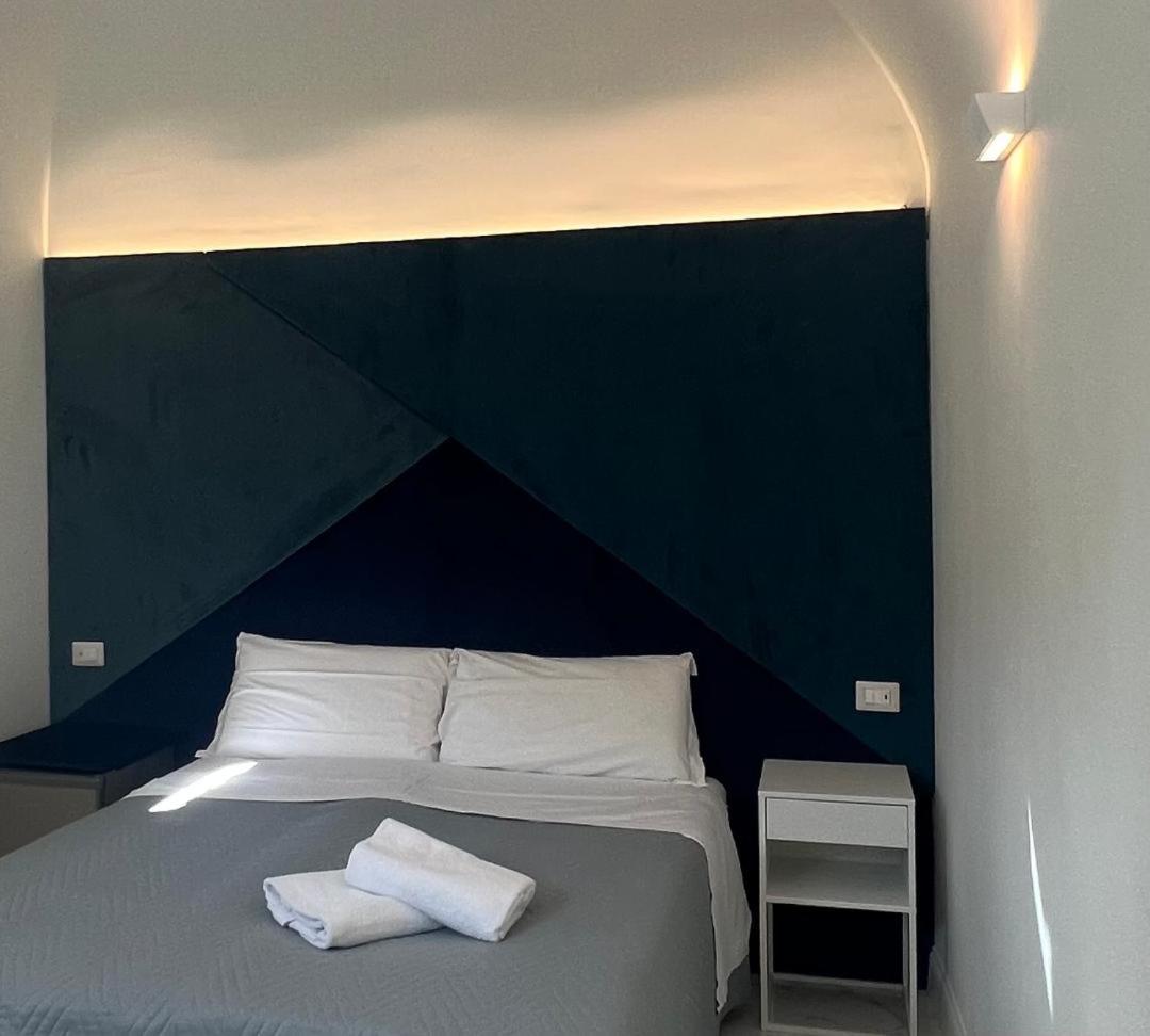 Motta Palace Apartments & Rooms Motta SantʼAnastasia Buitenkant foto